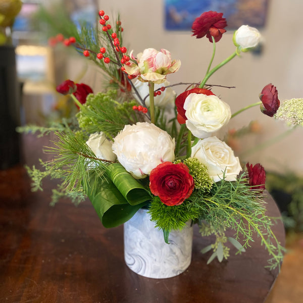 Compact Brimful Peony Holiday Design